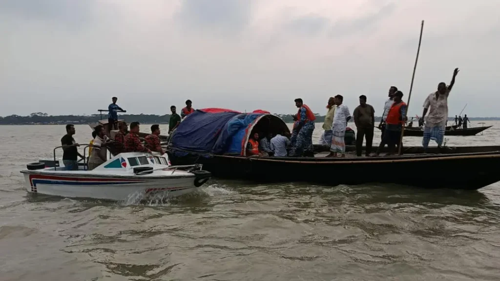 বরিশালে ঝড়ে নৌকাডুবি, বাবা-ছেলেসহ নিখোঁজ তিনজন