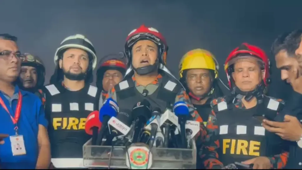 সরু গলি আর পানির অভাবে কালশীর আগুন নিয়ন্ত্রণে বেগ পায় ফায়ার সার্ভিস