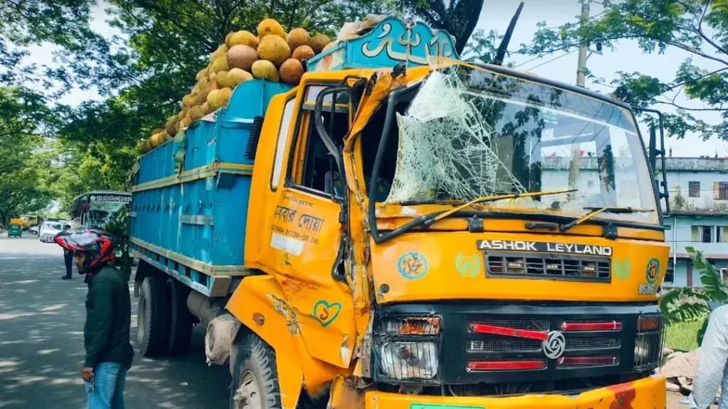 সিলেটে কাজে যাওয়ার পথে সড়কে ঝরল ৮ শ্রমিকের প্রাণ
