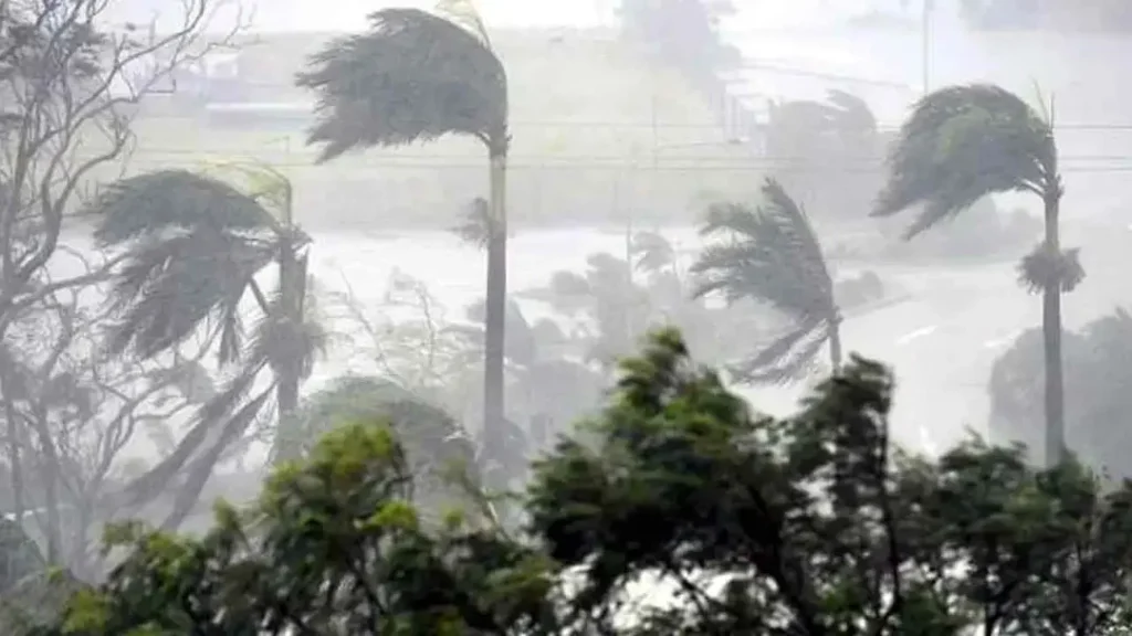 সন্ধ্যার মধ্যে আট অঞ্চলে ঝোড়ো হাওয়ার সতর্কতা